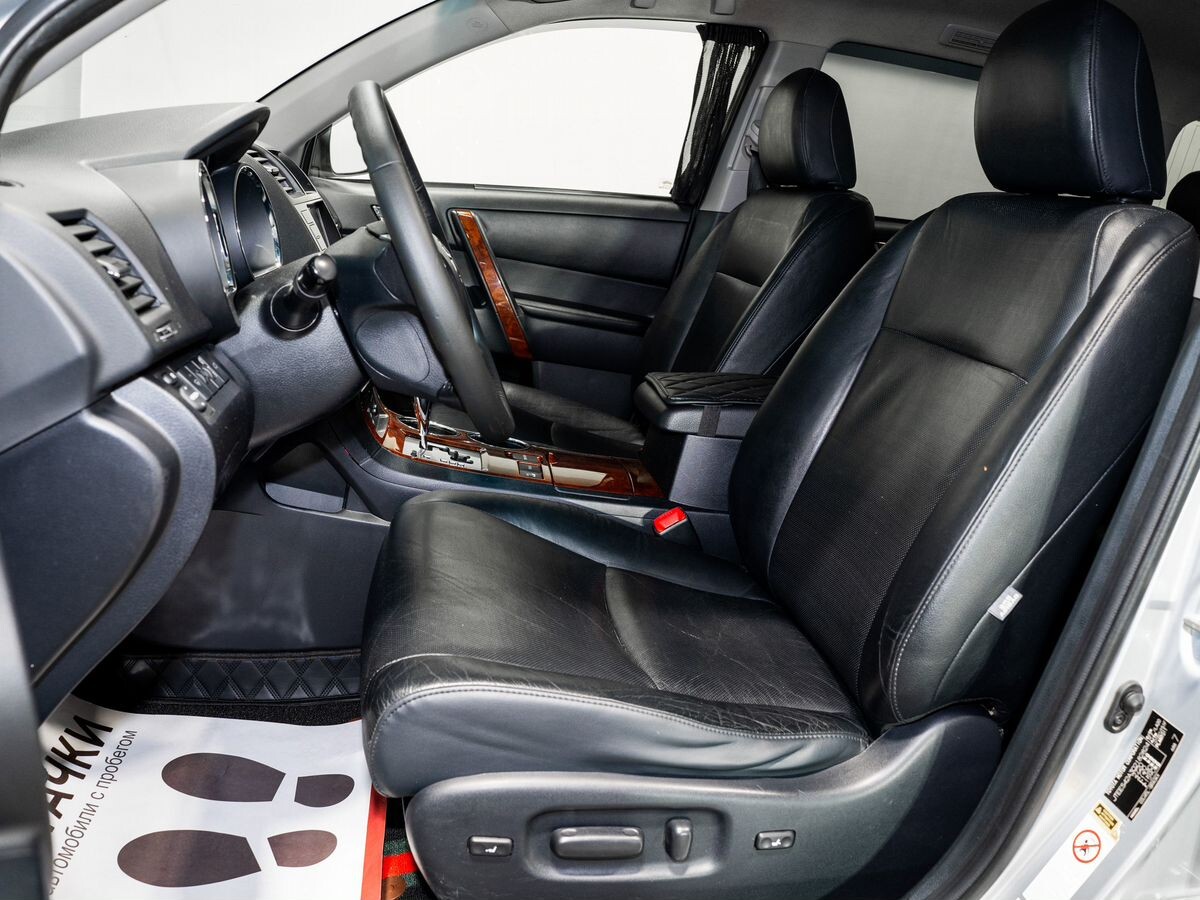 Toyota Highlander 2011 - фото автомобиля