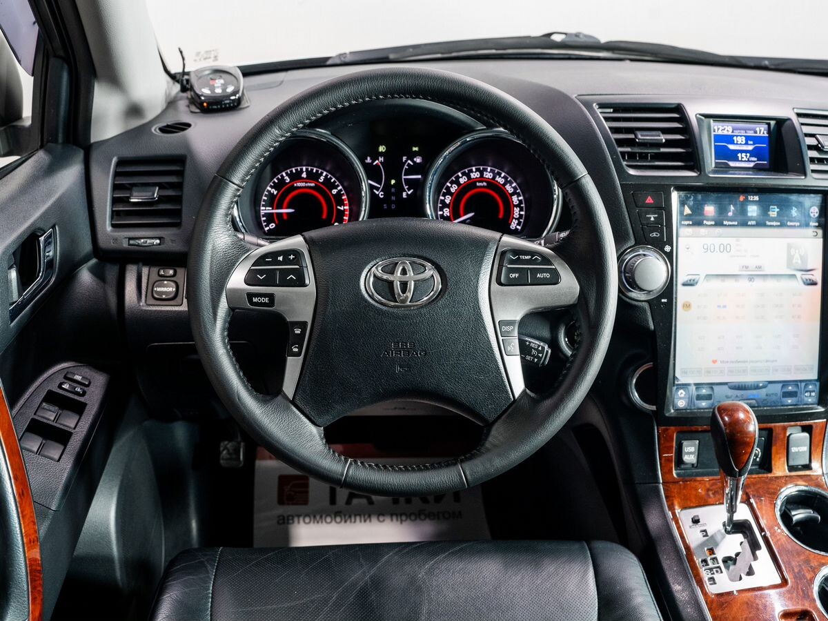 Toyota Highlander 2011 - фото автомобиля