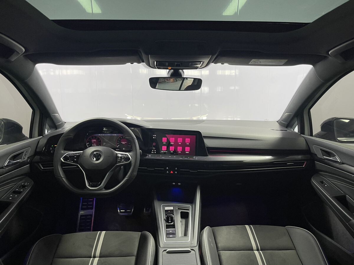 Volkswagen Golf 2023 - фото автомобиля