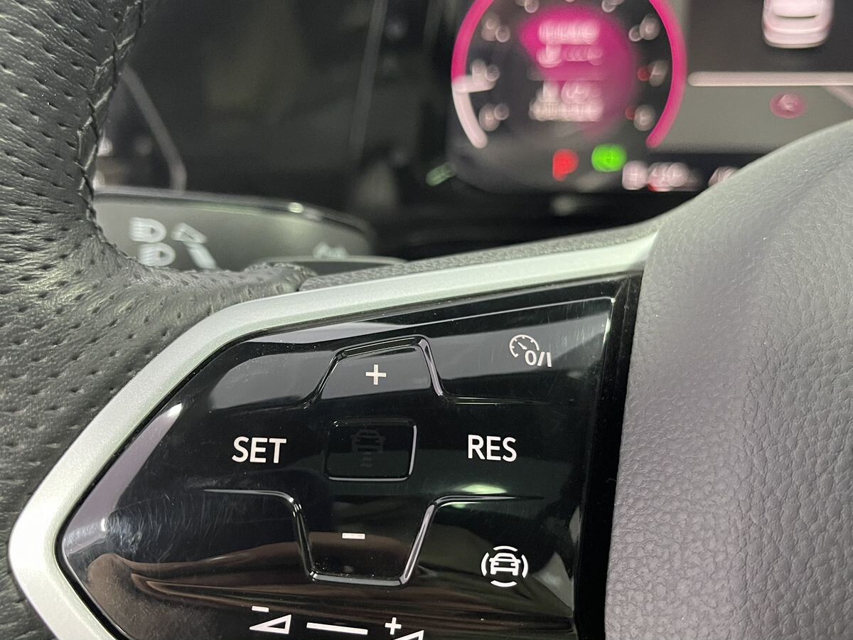 Volkswagen Golf 2023 - фото автомобиля