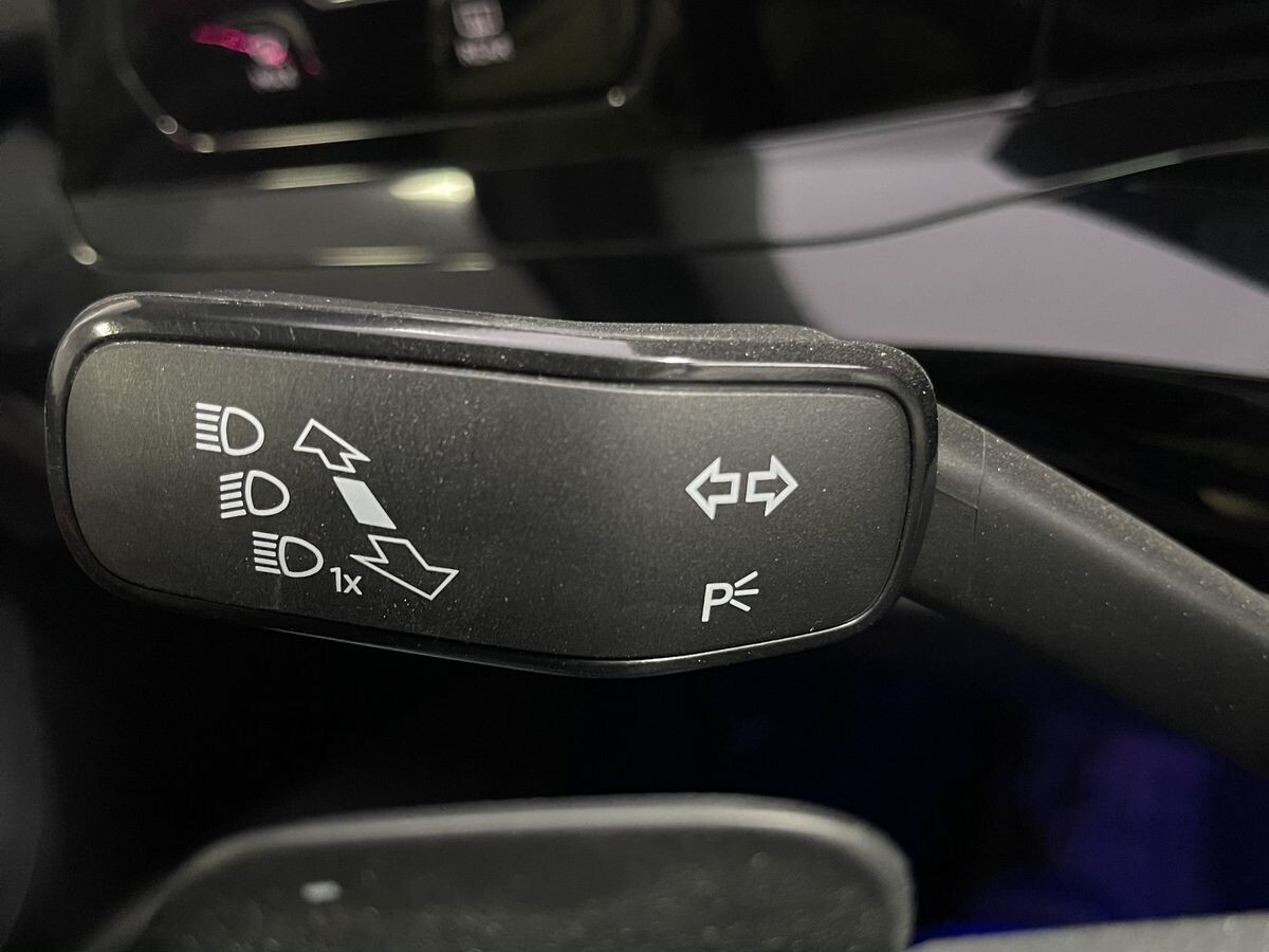 Volkswagen Golf 2023 - фото автомобиля