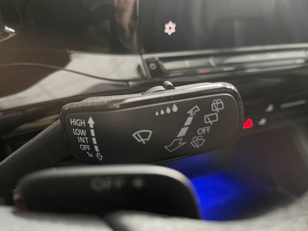 Volkswagen Golf 2023 - фото автомобиля