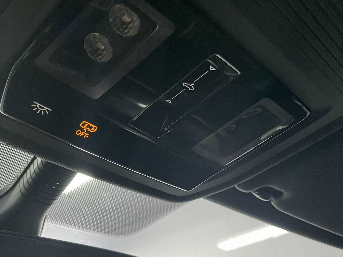 Volkswagen Golf 2023 - фото автомобиля