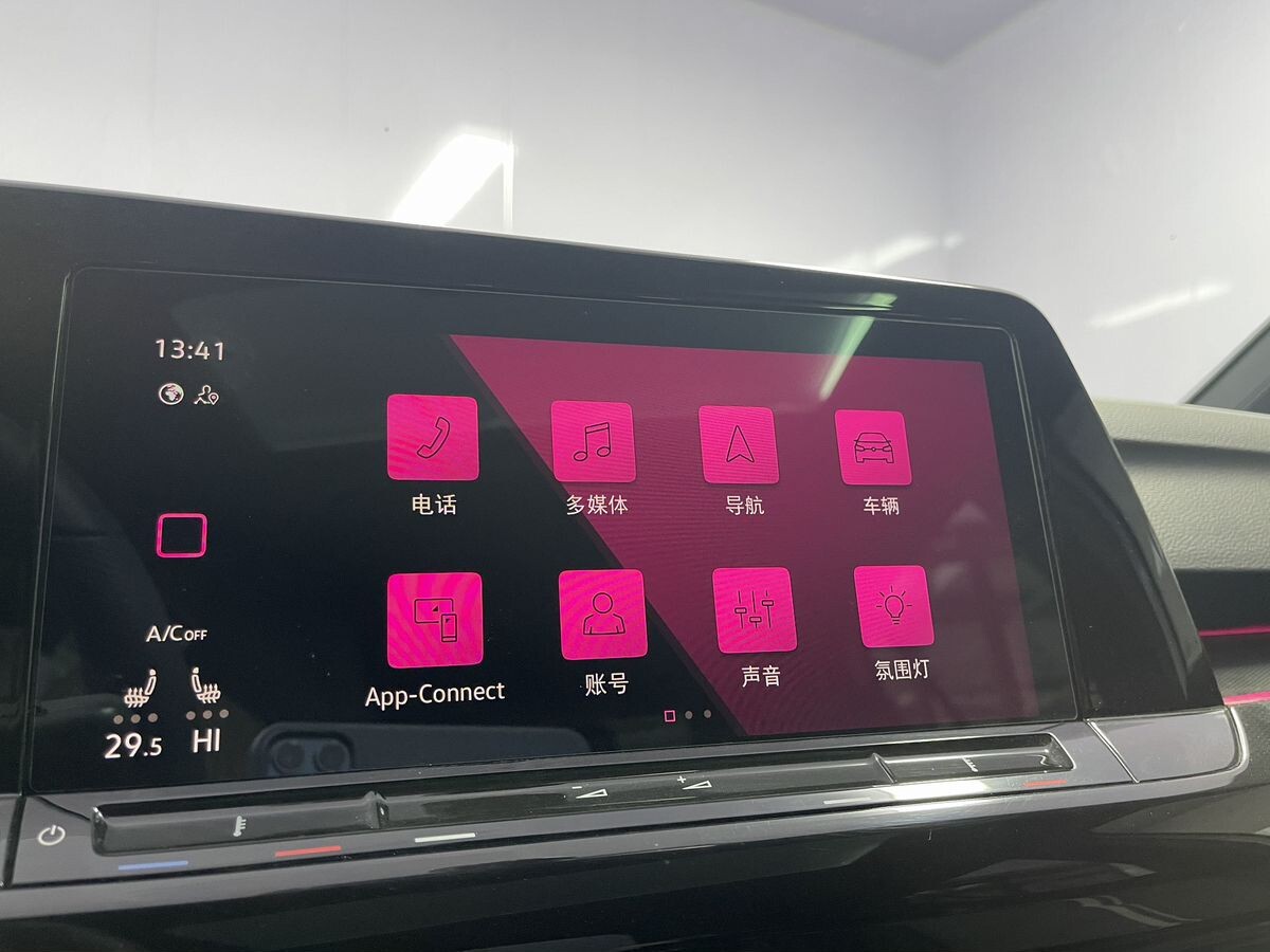 Volkswagen Golf 2023 - фото автомобиля