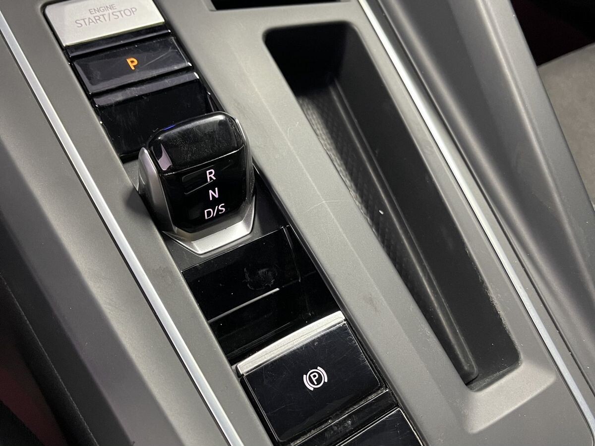 Volkswagen Golf 2023 - фото автомобиля