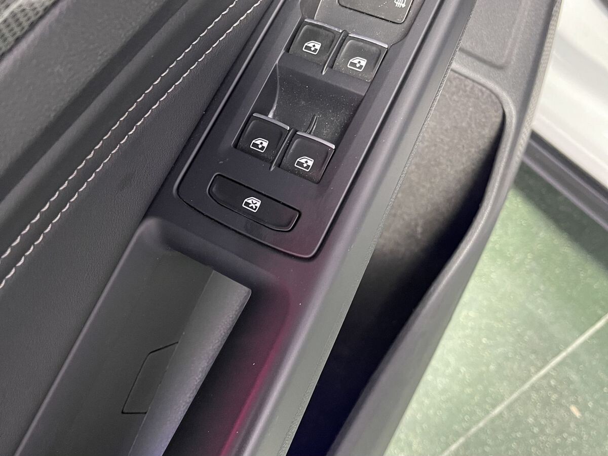 Volkswagen Golf 2023 - фото автомобиля