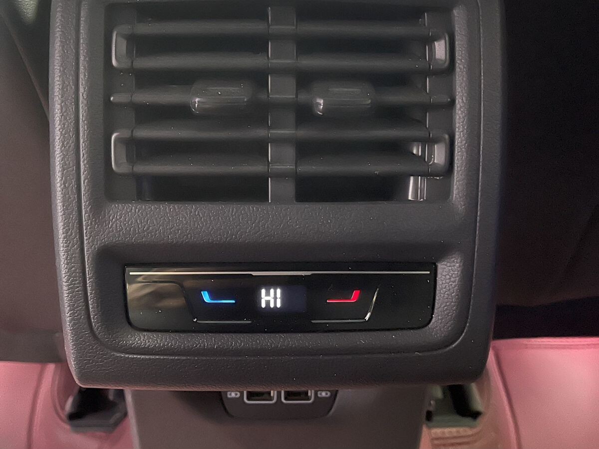 Volkswagen Golf 2023 - фото автомобиля