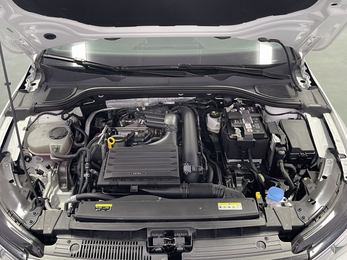 Volkswagen Golf 2023 - фото автомобиля