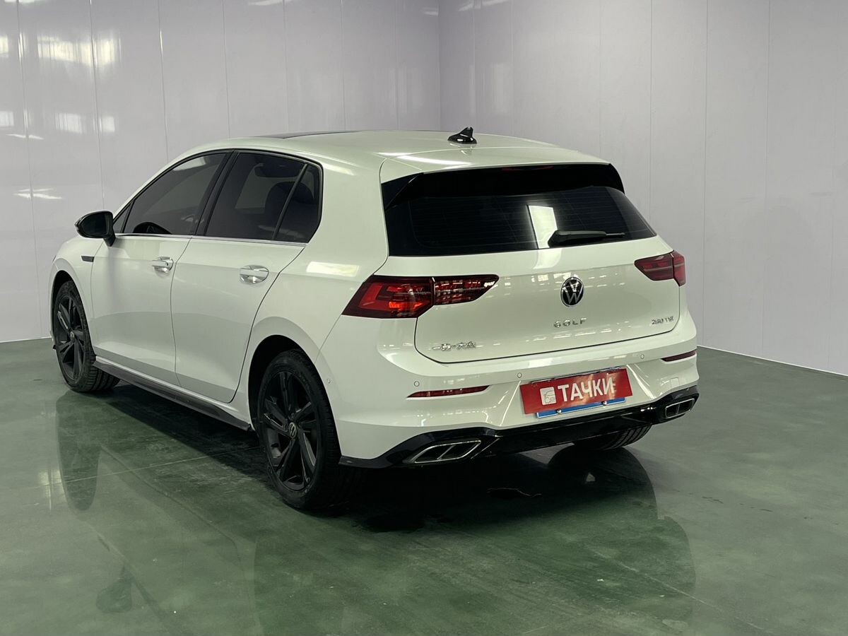 Volkswagen Golf 2023 - фото автомобиля
