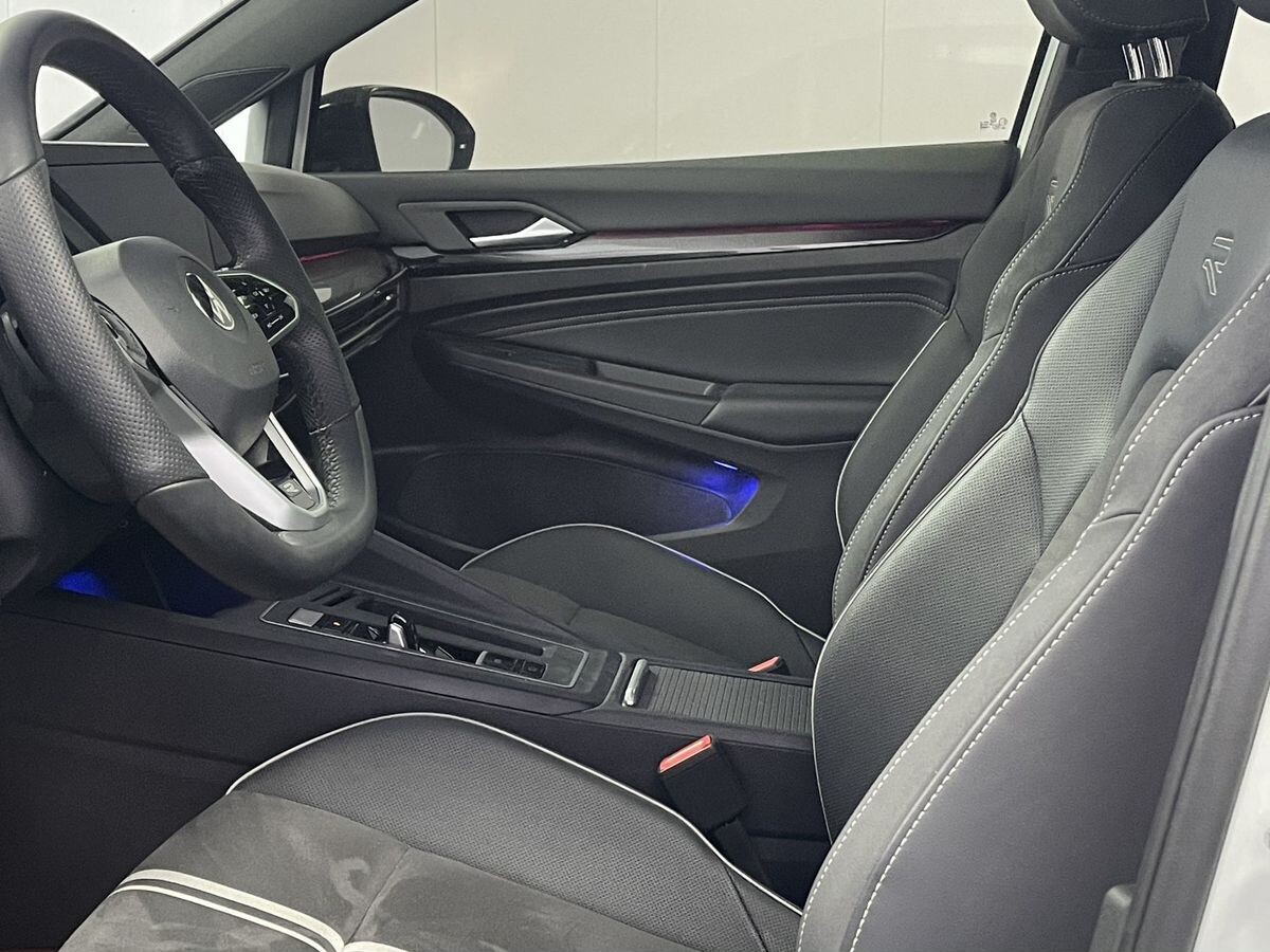 Volkswagen Golf 2023 - фото автомобиля