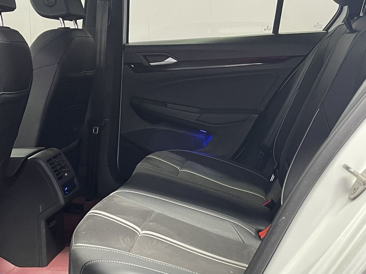 Volkswagen Golf 2023 - фото автомобиля