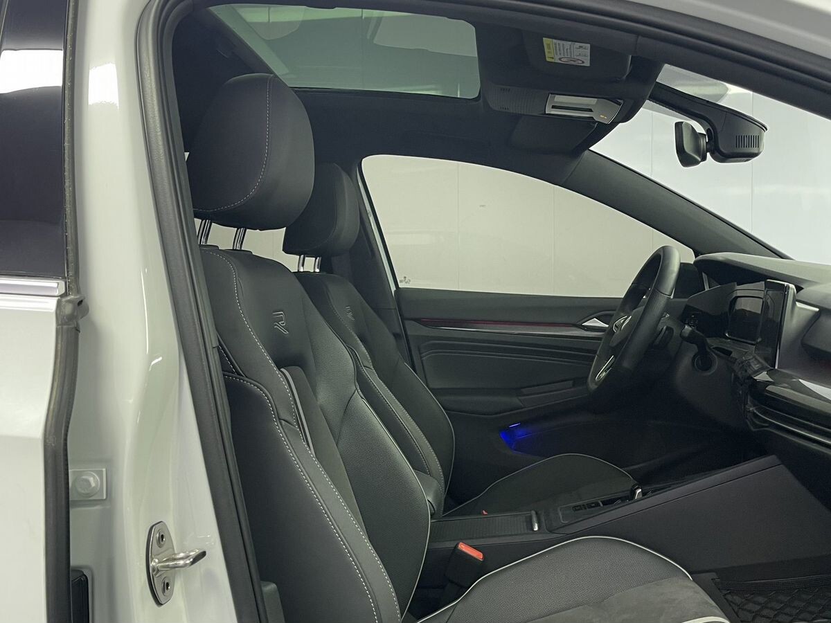 Volkswagen Golf 2023 - фото автомобиля