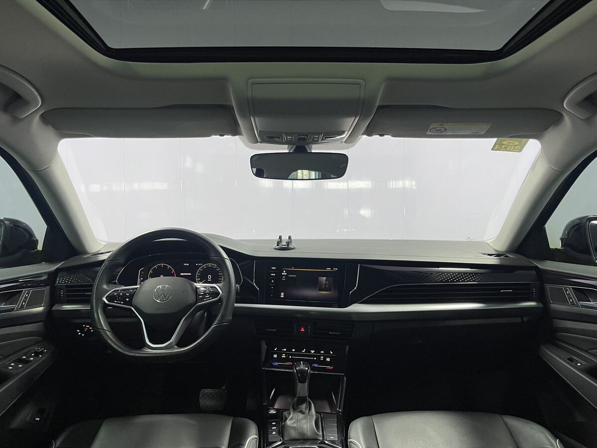 Volkswagen Passat 2022 - фото автомобиля