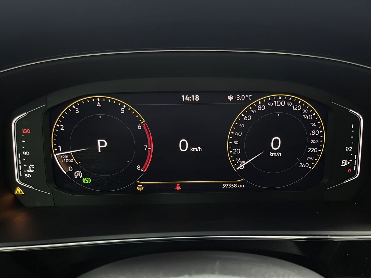 Volkswagen Passat 2022 - фото автомобиля