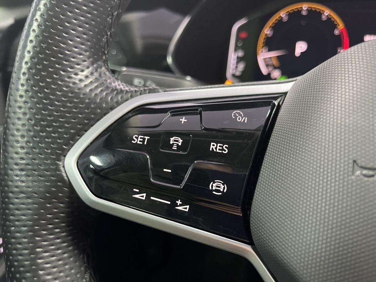 Volkswagen Passat 2022 - фото автомобиля