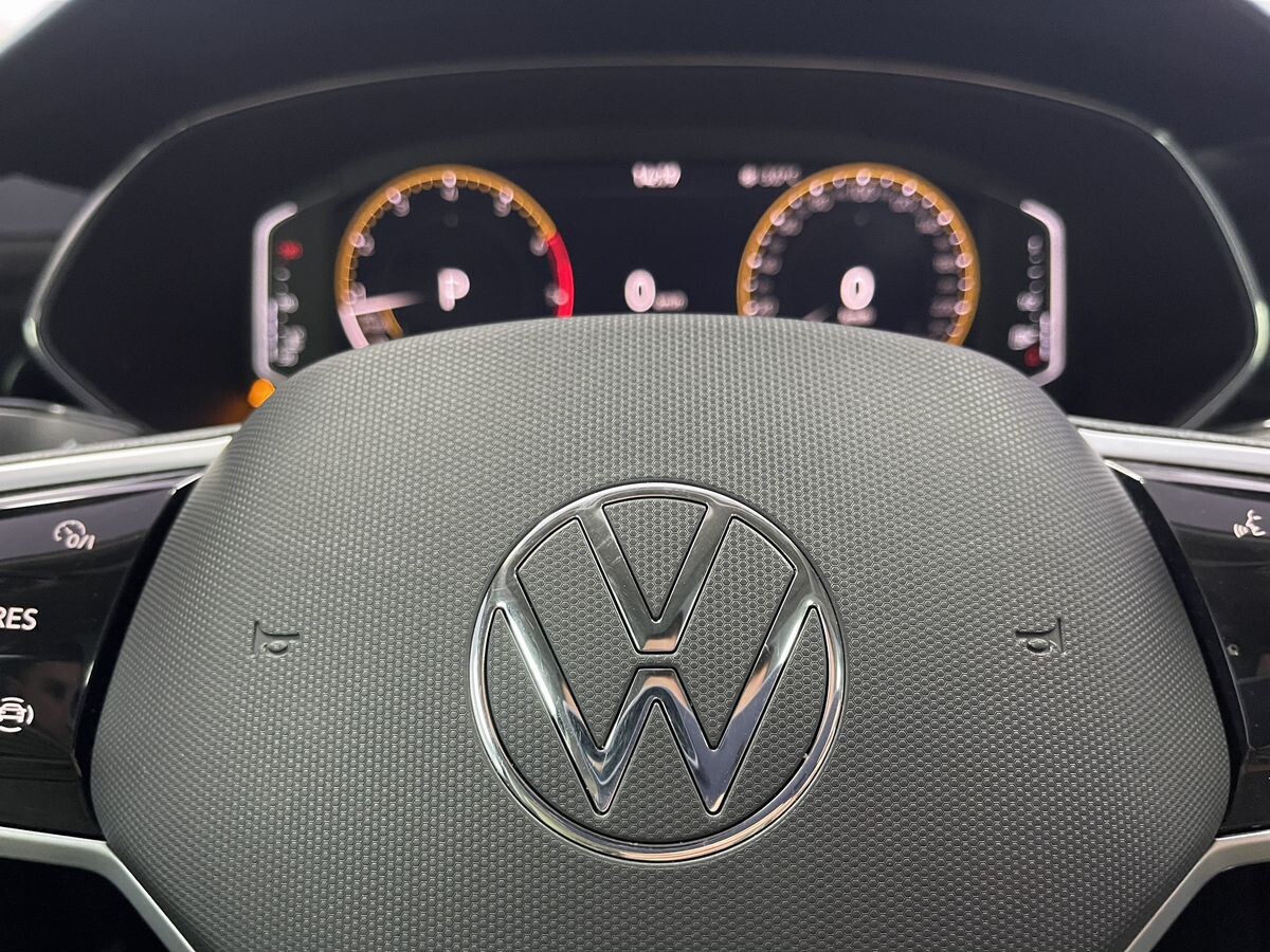 Volkswagen Passat 2022 - фото автомобиля