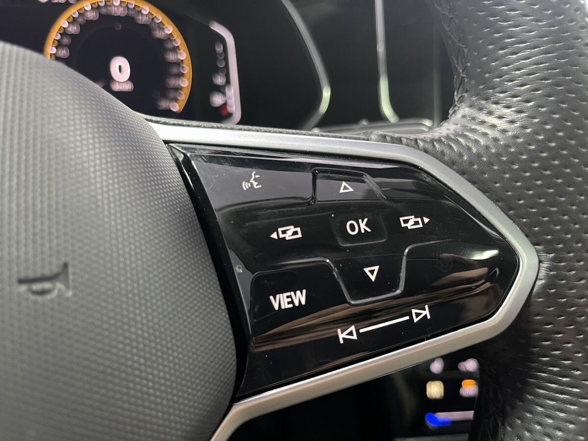 Volkswagen Passat 2022 - фото автомобиля