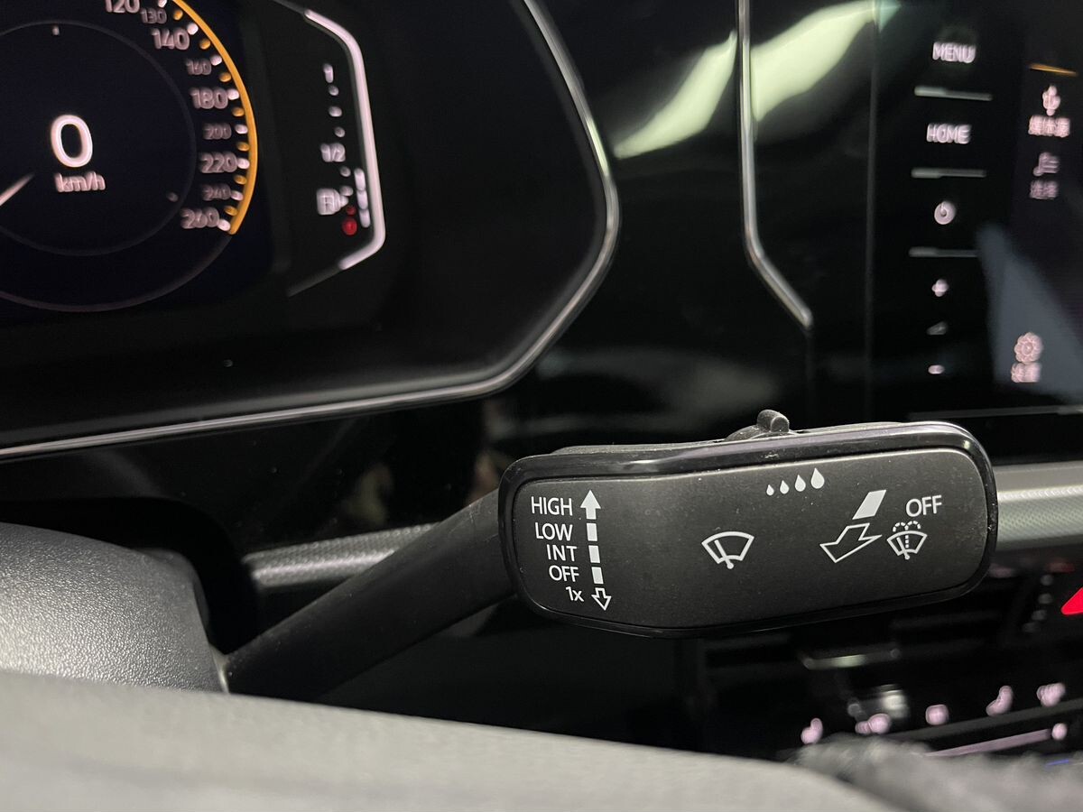 Volkswagen Passat 2022 - фото автомобиля