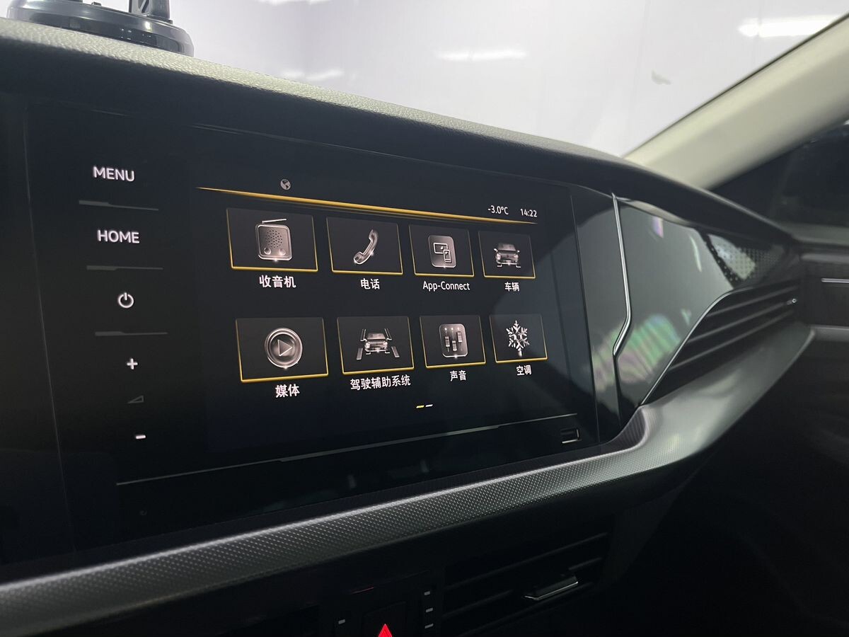 Volkswagen Passat 2022 - фото автомобиля