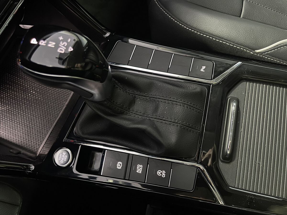 Volkswagen Passat 2022 - фото автомобиля