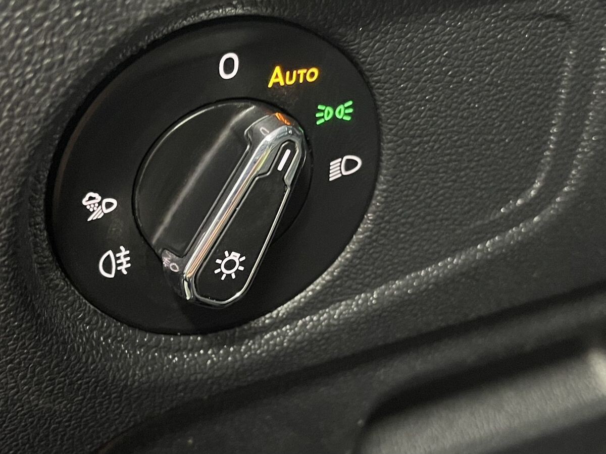 Volkswagen Passat 2022 - фото автомобиля