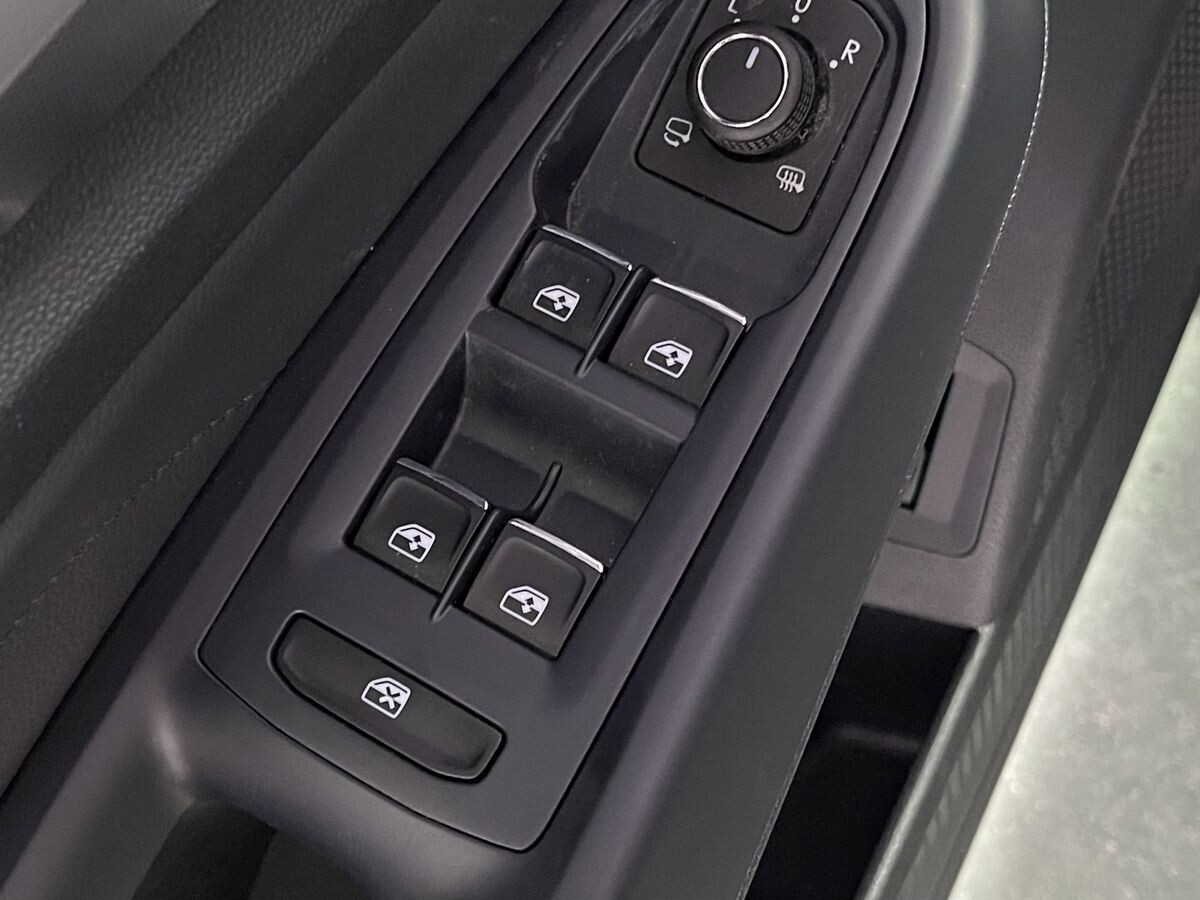 Volkswagen Passat 2022 - фото автомобиля