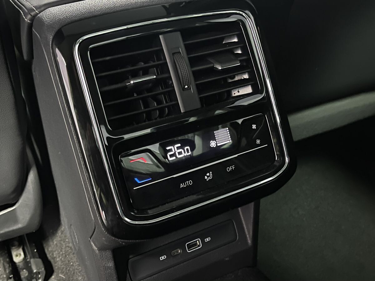 Volkswagen Passat 2022 - фото автомобиля