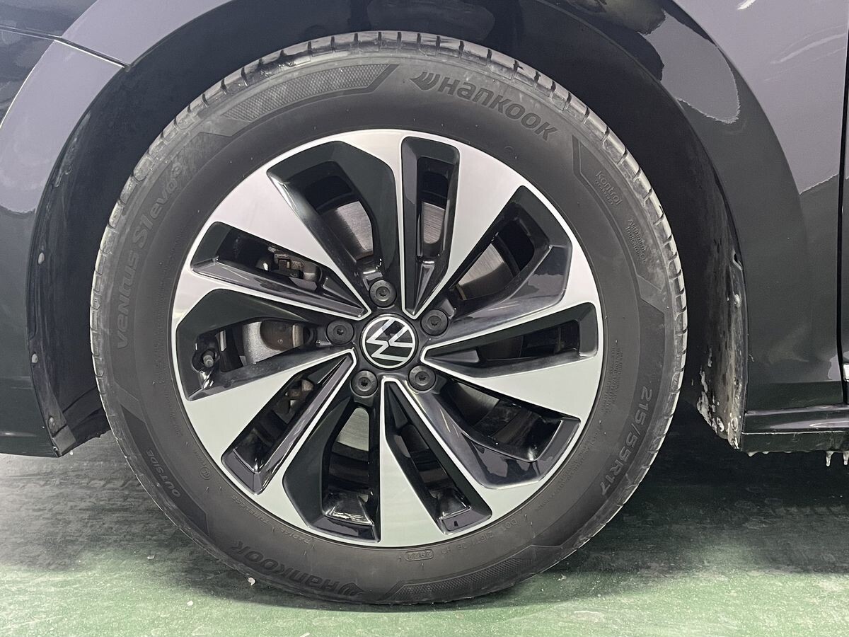 Volkswagen Passat 2022 - фото автомобиля