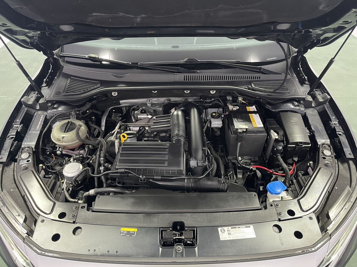 Volkswagen Passat 2022 - фото автомобиля