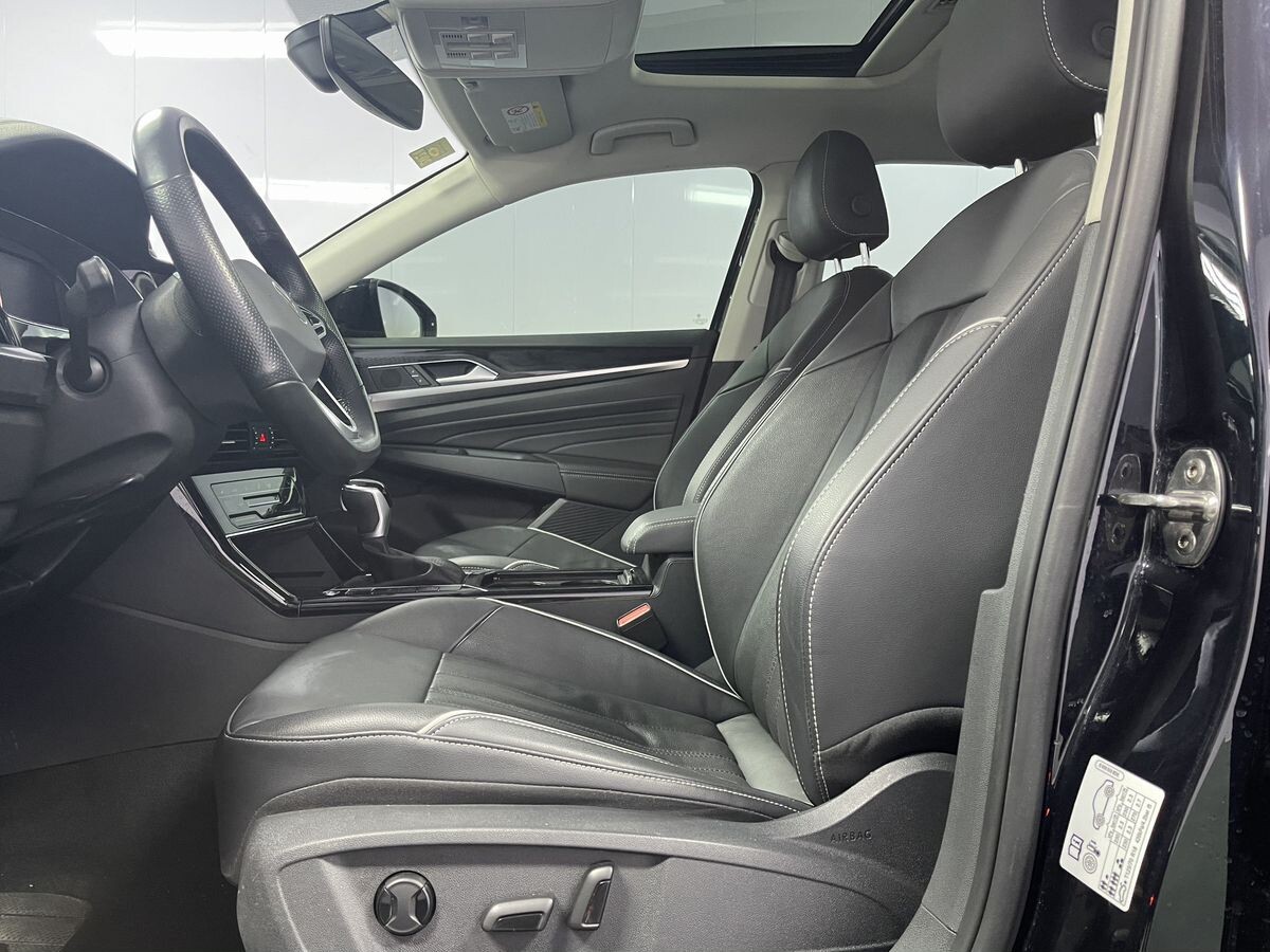 Volkswagen Passat 2022 - фото автомобиля