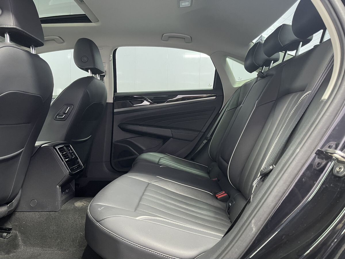 Volkswagen Passat 2022 - фото автомобиля