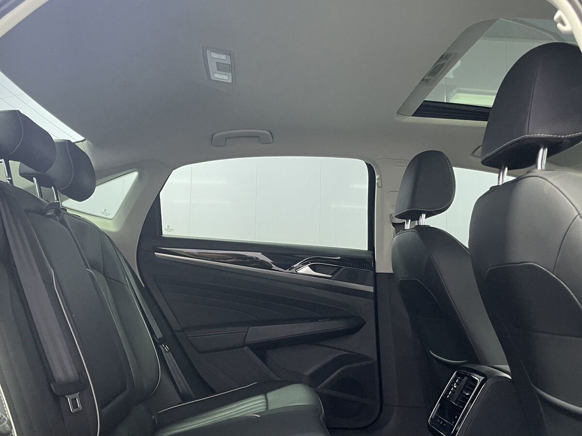 Volkswagen Passat 2022 - фото автомобиля