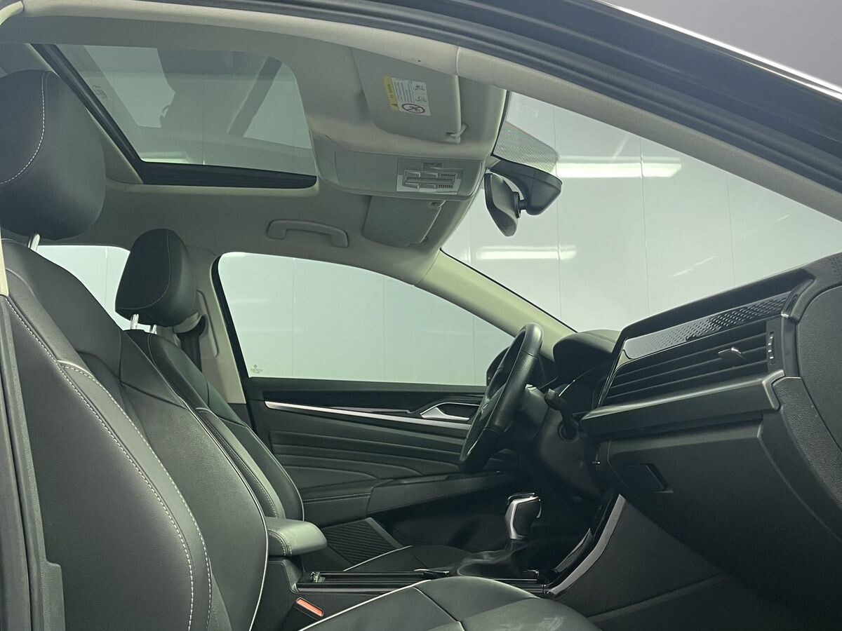 Volkswagen Passat 2022 - фото автомобиля