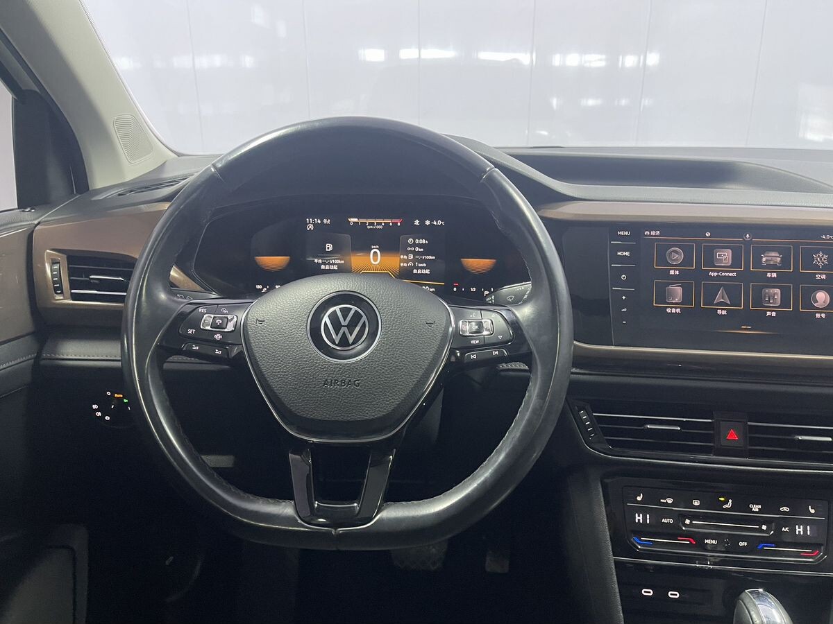 Volkswagen Tharu 2022 - фото автомобиля