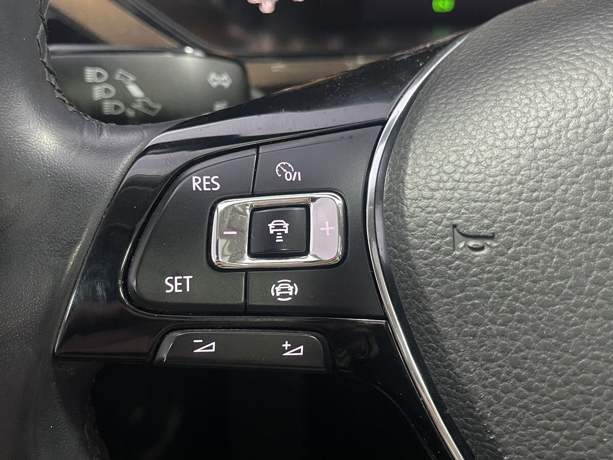 Volkswagen Tharu 2022 - фото автомобиля