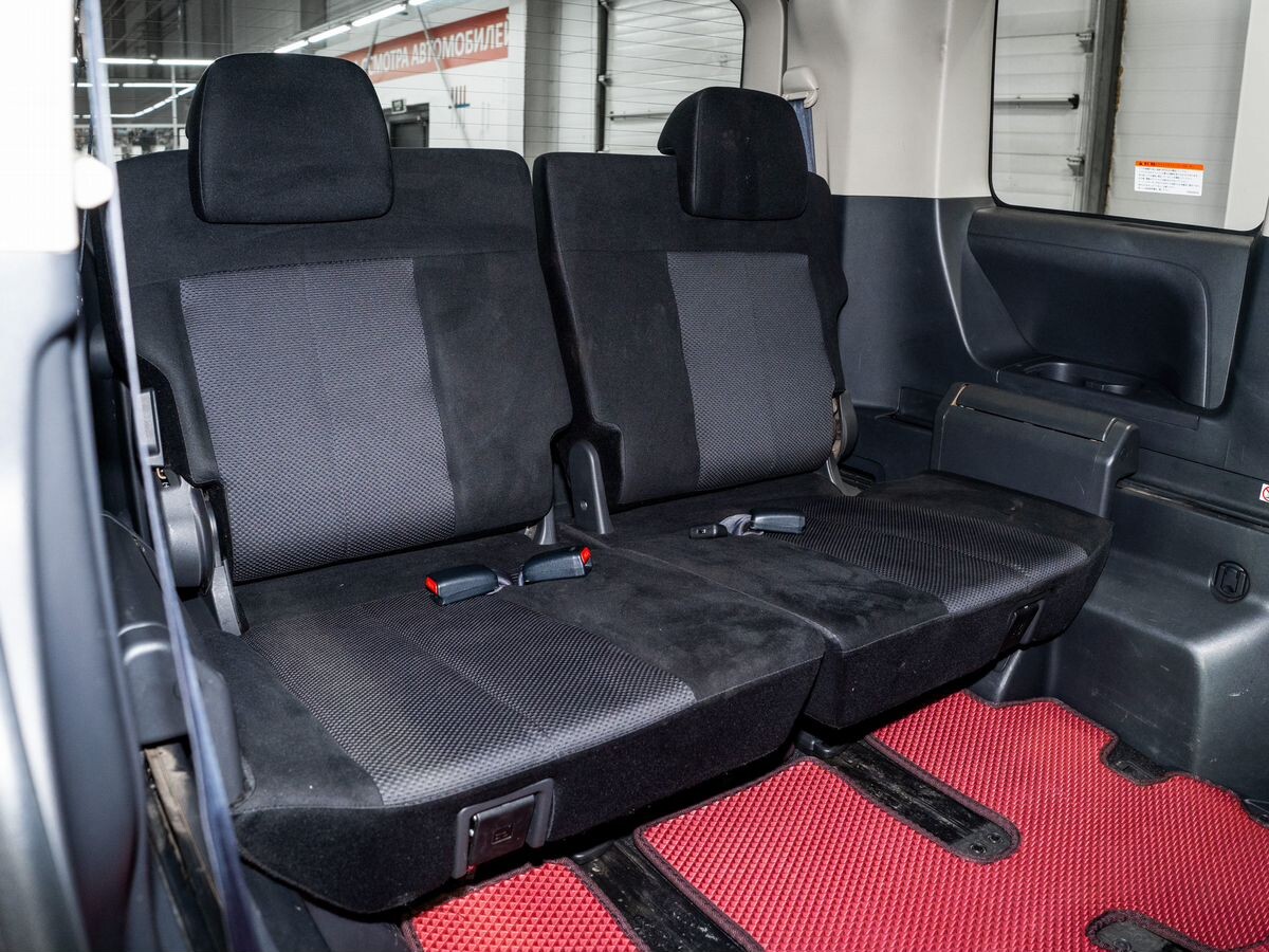 Mitsubishi Delica D:5 2012 - фото автомобиля