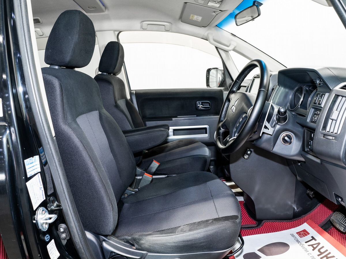 Mitsubishi Delica D:5 2012 - фото автомобиля