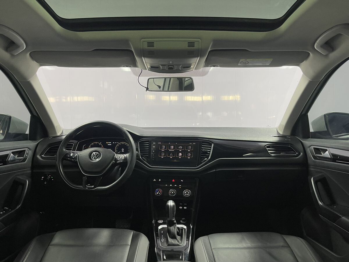 Volkswagen T-Roc 2022 - фото автомобиля