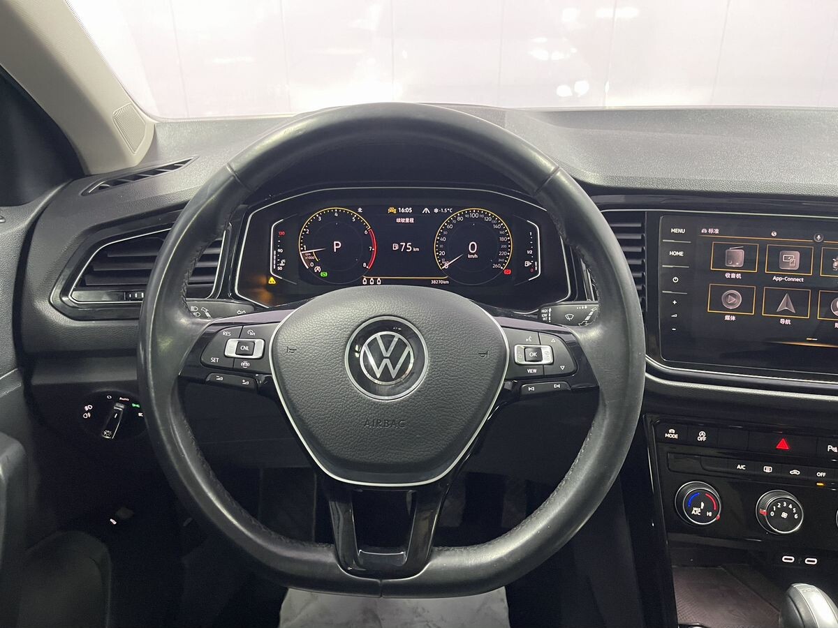 Volkswagen T-Roc 2022 - фото автомобиля