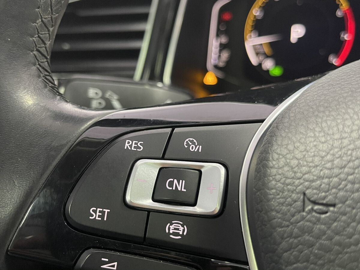 Volkswagen T-Roc 2022 - фото автомобиля