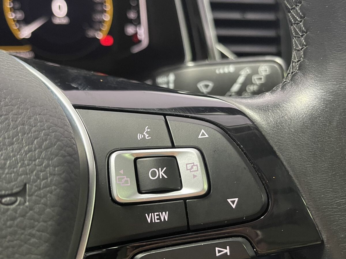 Volkswagen T-Roc 2022 - фото автомобиля