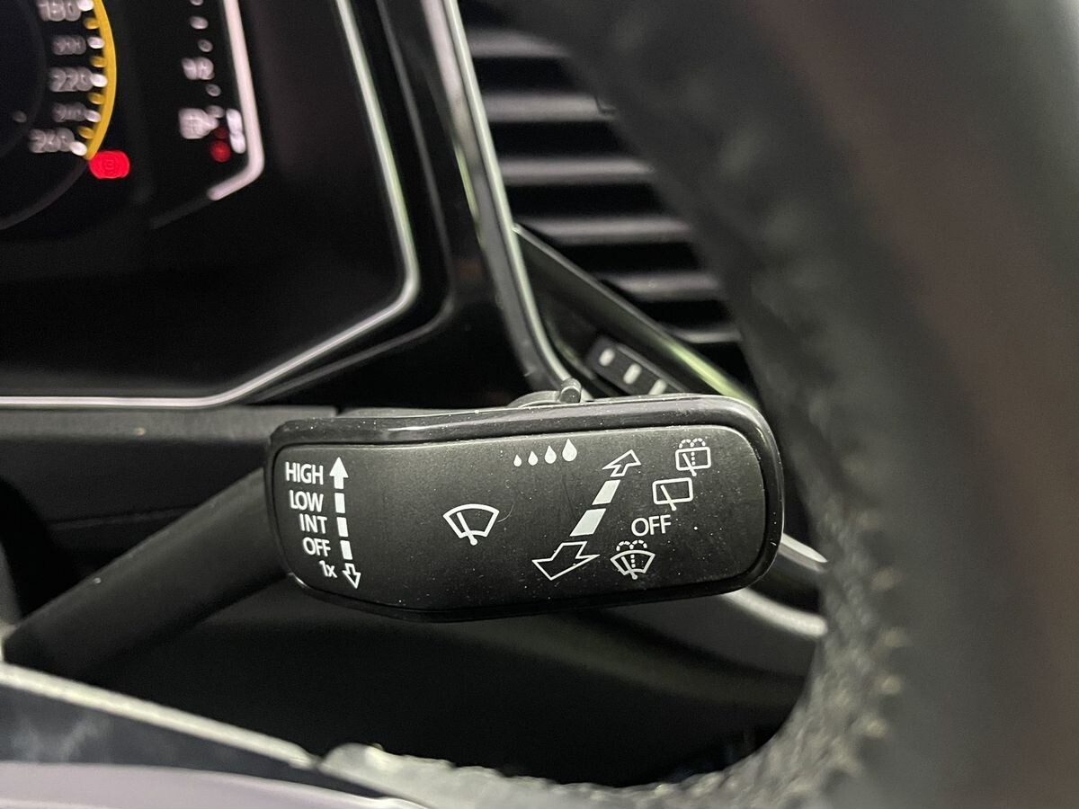 Volkswagen T-Roc 2022 - фото автомобиля