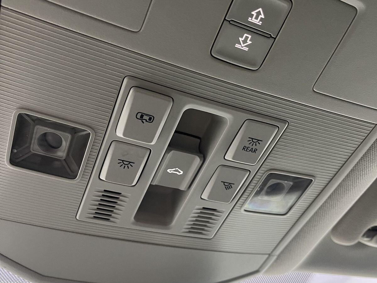 Volkswagen T-Roc 2022 - фото автомобиля