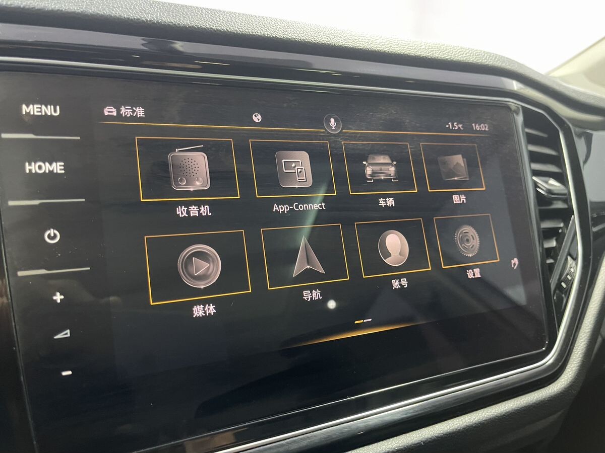 Volkswagen T-Roc 2022 - фото автомобиля