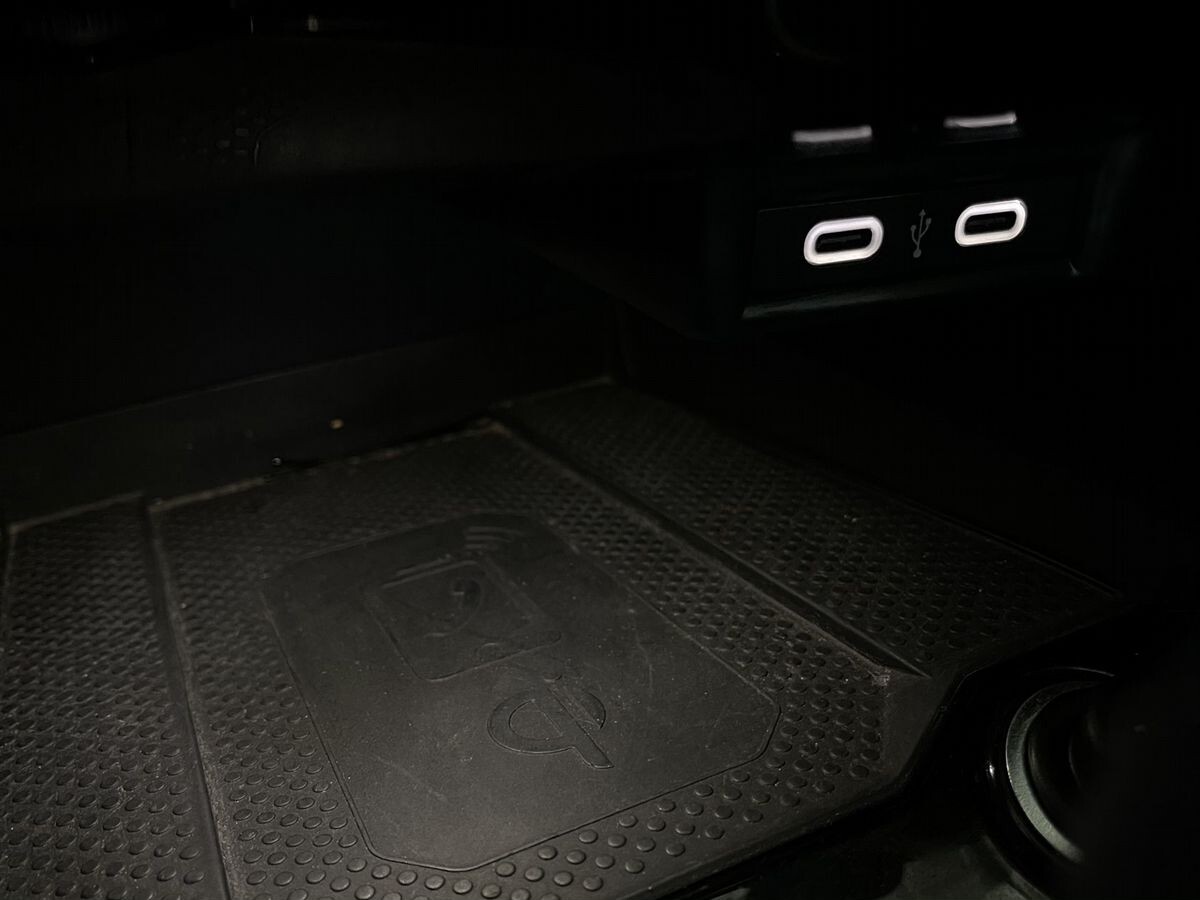 Volkswagen T-Roc 2022 - фото автомобиля