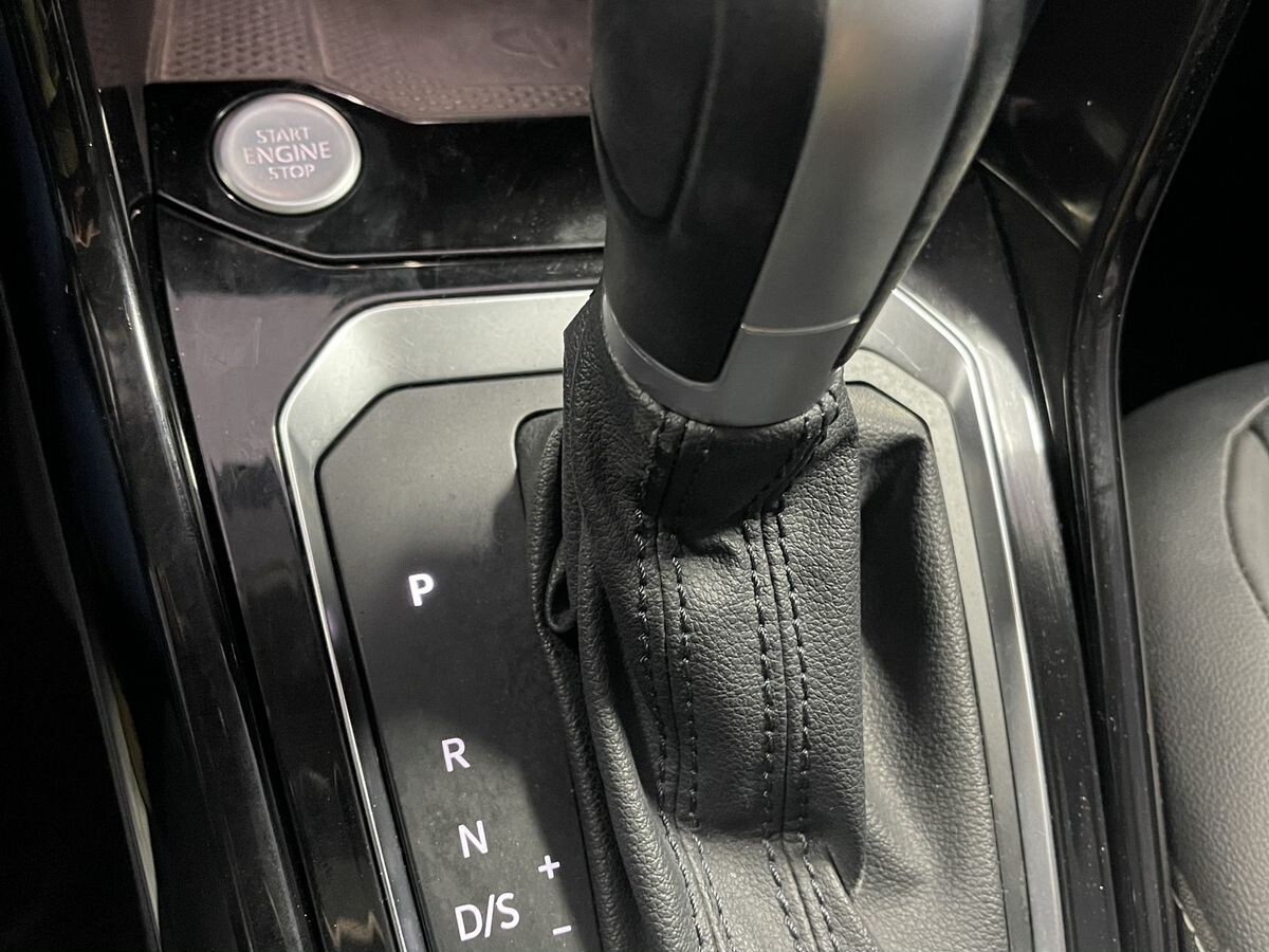 Volkswagen T-Roc 2022 - фото автомобиля