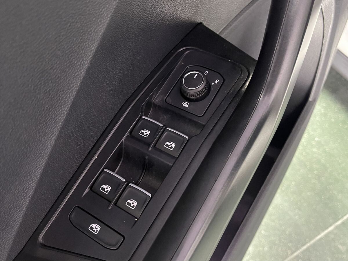 Volkswagen T-Roc 2022 - фото автомобиля