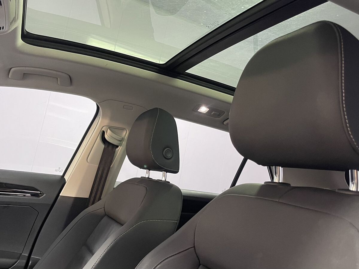 Volkswagen T-Roc 2022 - фото автомобиля