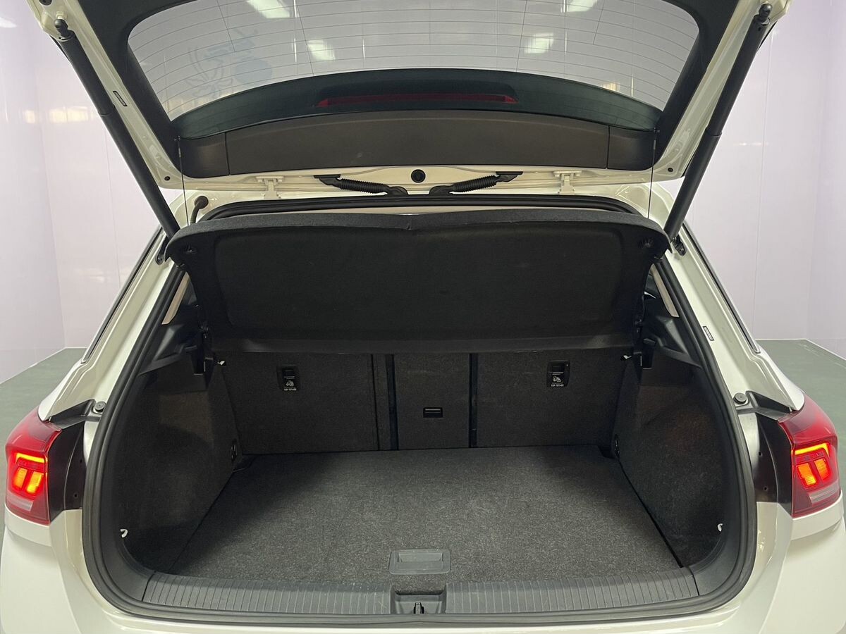 Volkswagen T-Roc 2022 - фото автомобиля