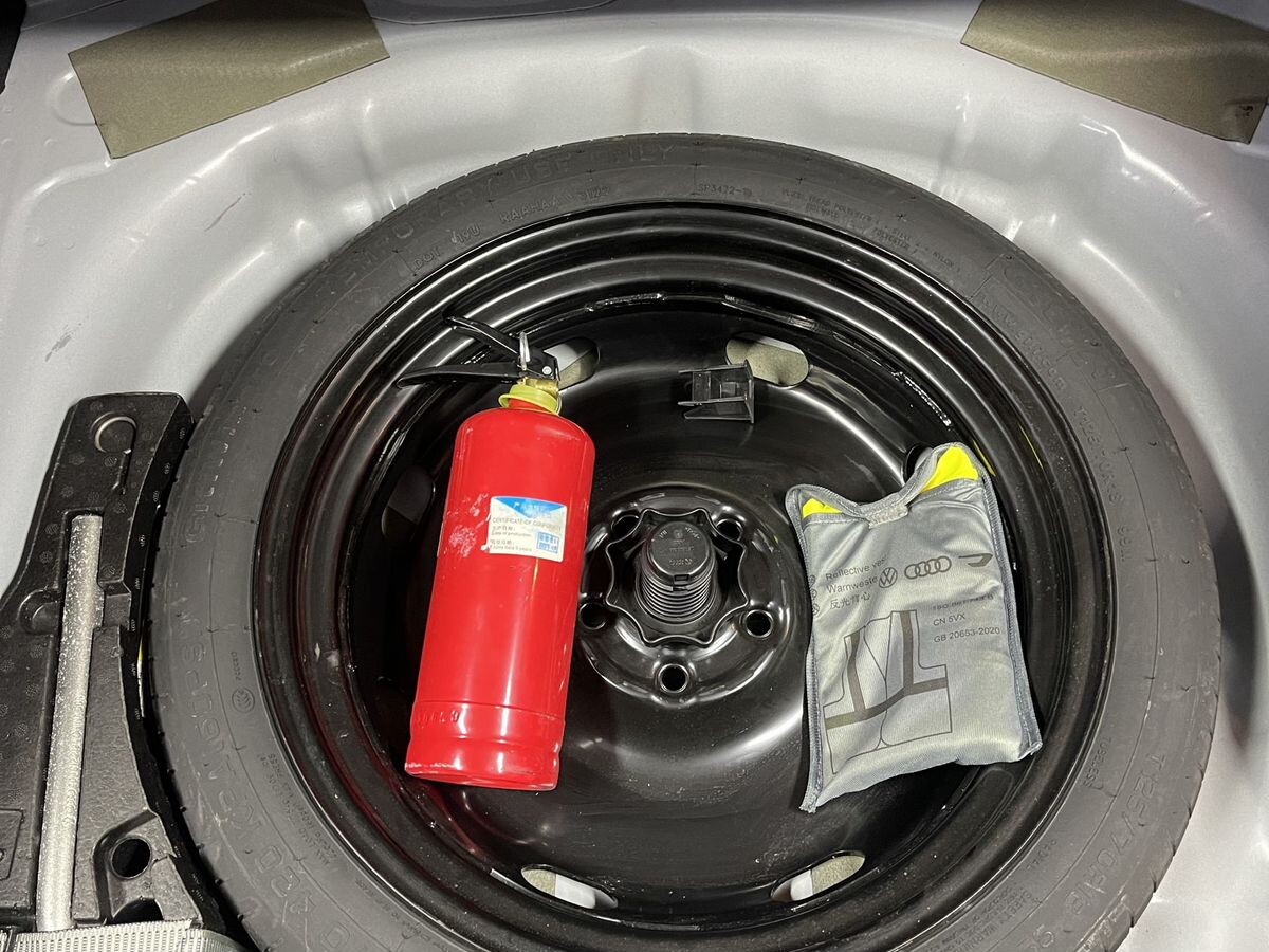 Volkswagen T-Roc 2022 - фото автомобиля